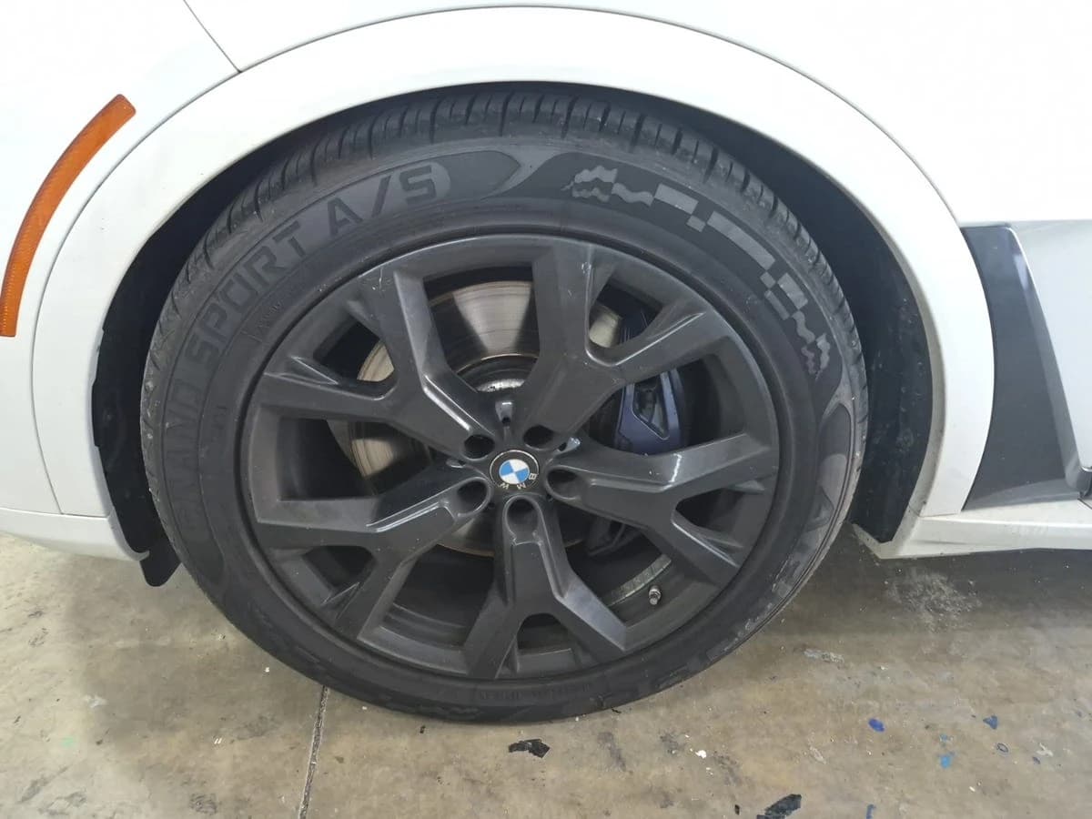 2020 BMW X7 xDrive40i — photo 2