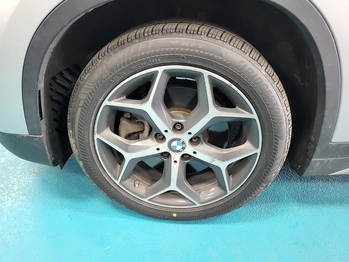 2019 BMW X1 xDrive28i — photo 2