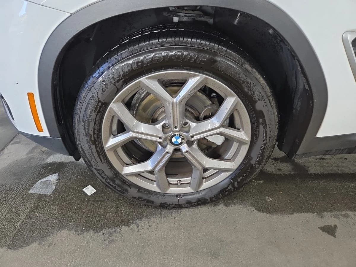 2022 BMW X4 xDrive30i — photo 2