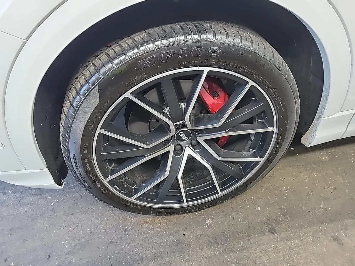 2019 Audi Q8 Prestige — photo 2