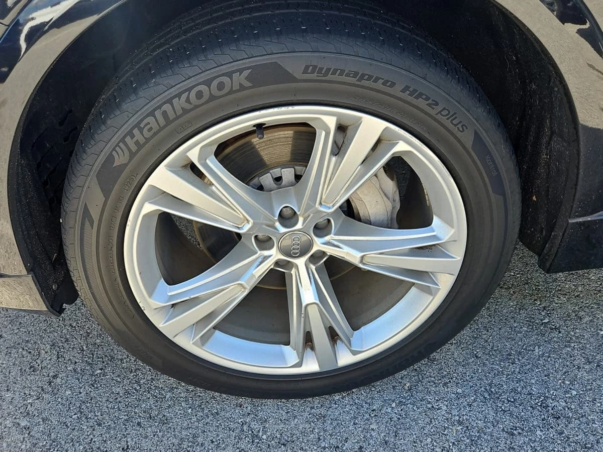 2019 Audi Q8 Premium Plus — photo 2