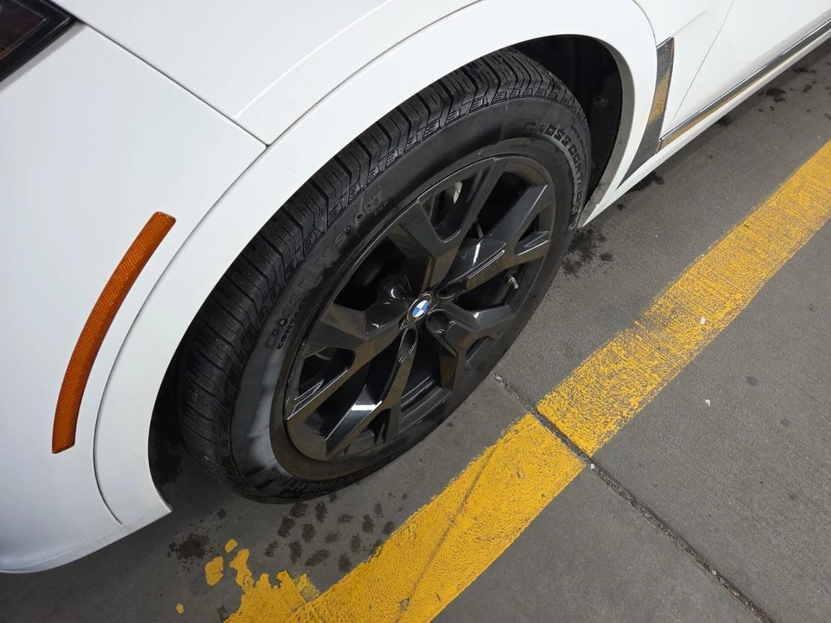 2021 BMW X7 xDrive40i — photo 2