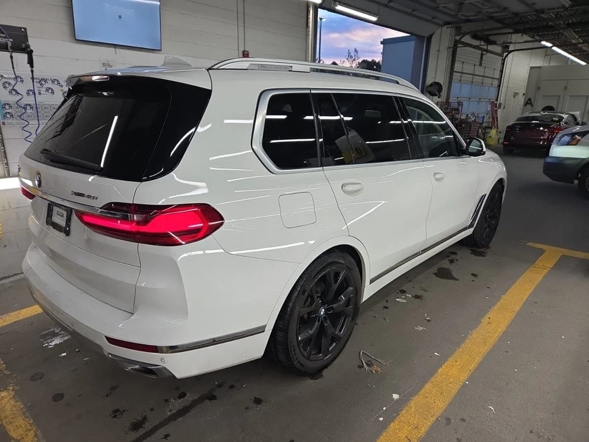 2021 BMW X7 xDrive40i — photo 6