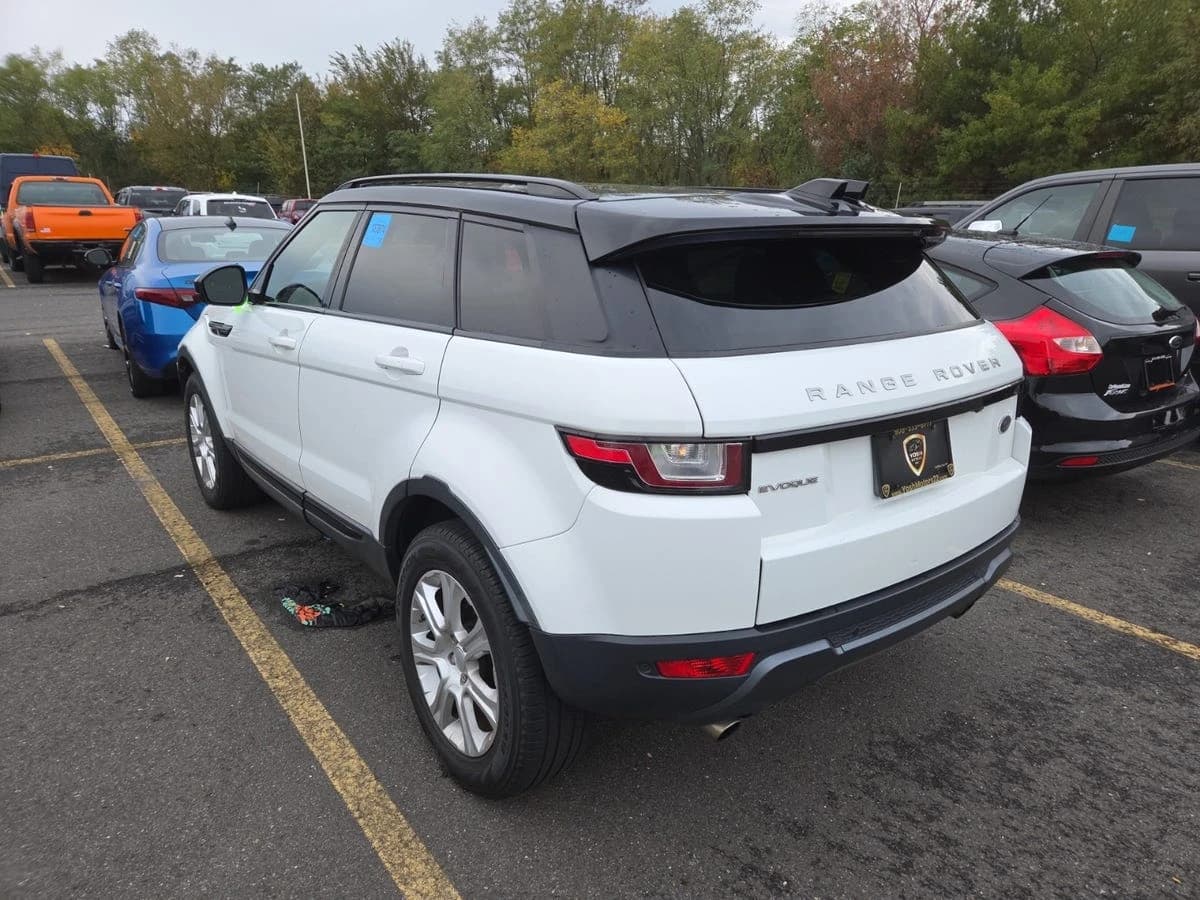 2018 Land Rover Range Rover Evoque SE — photo 3