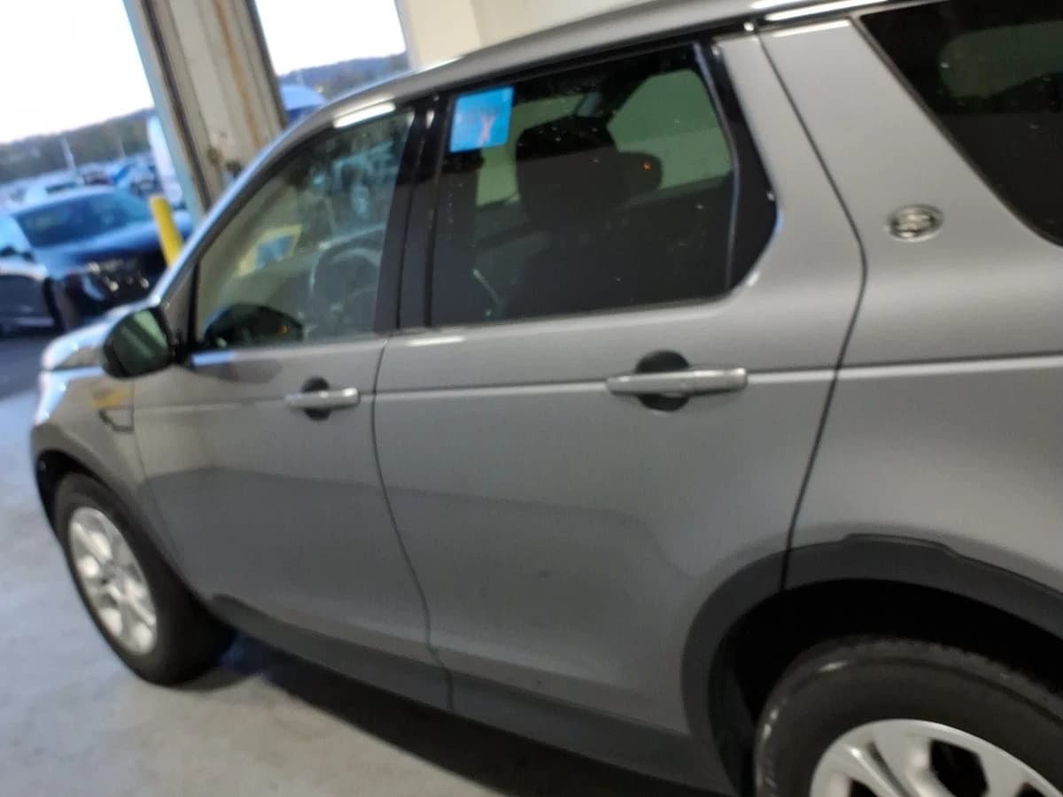 2023 Land Rover Discovery Sport S — photo 3