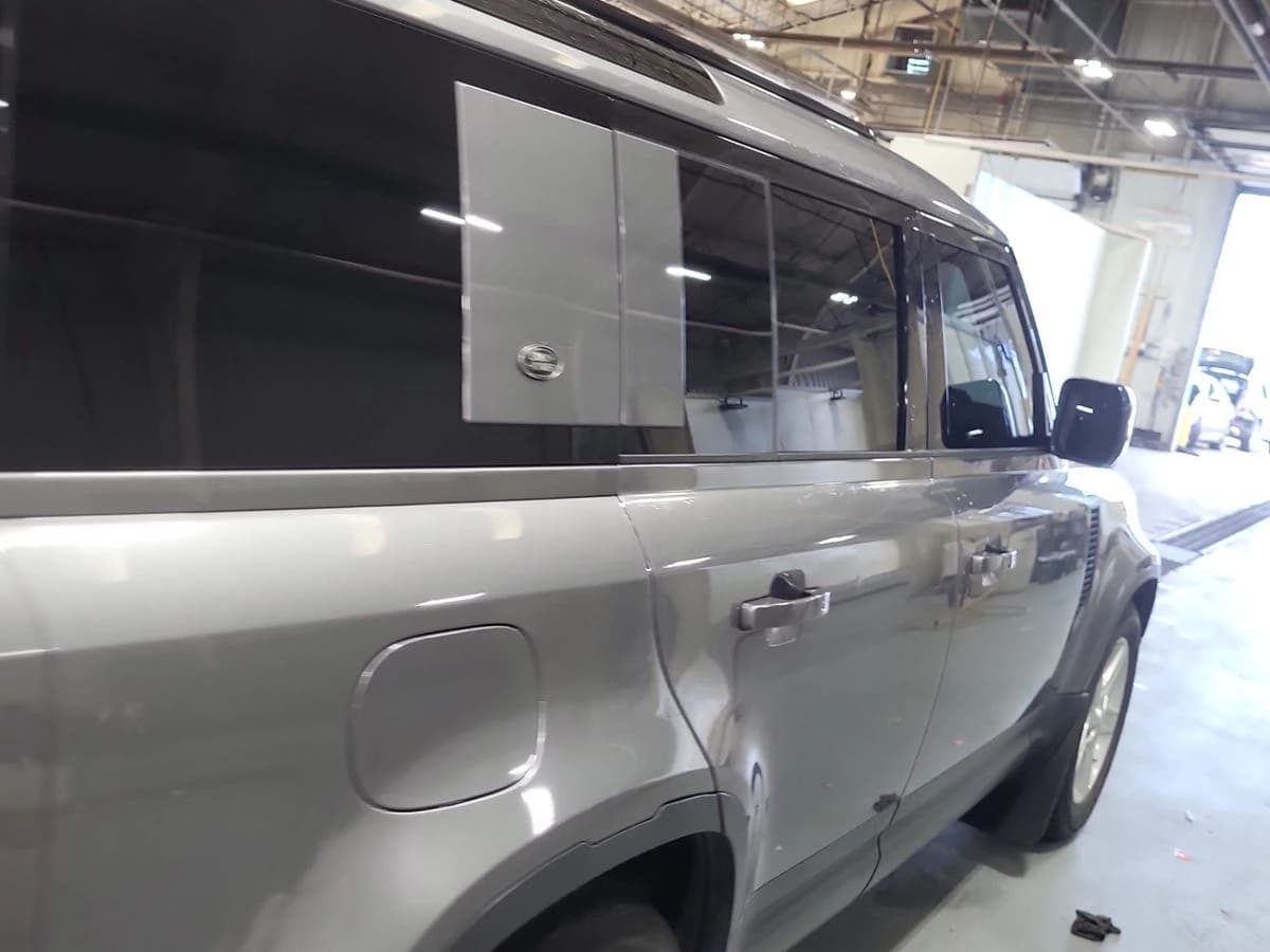 2020 Land Rover Defender S — photo 6