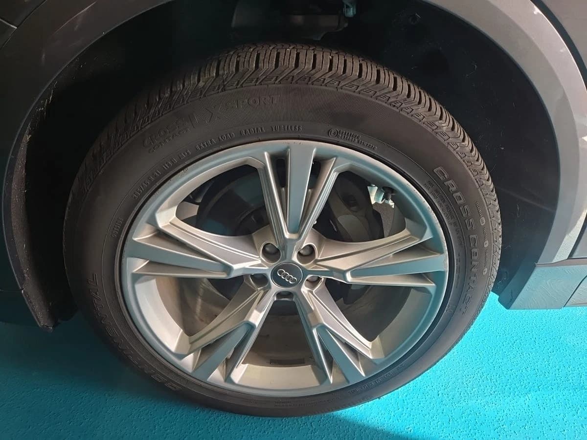 2019 Audi Q8 Premium Plus — photo 2