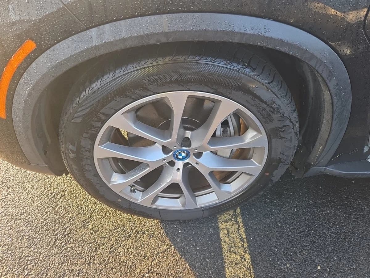 2023 BMW X5 PHEV xDrive45e — photo 2