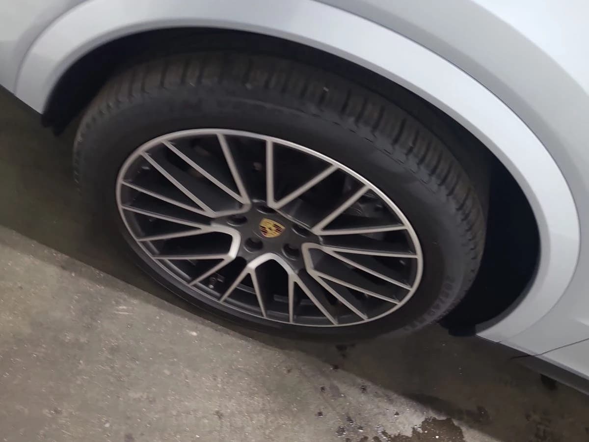 2019 Porsche Cayenne S — photo 2