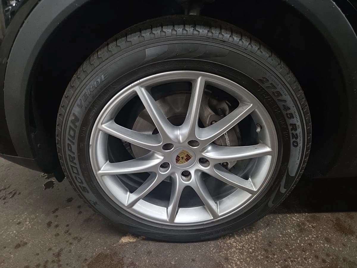 2020 Porsche Cayenne 3.0L V6 DI T/C D — photo 2