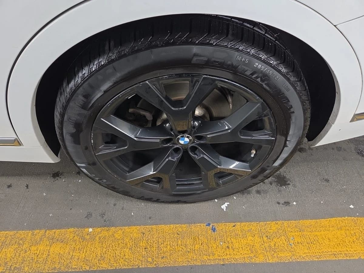 2021 BMW X7 xDrive40i — photo 4