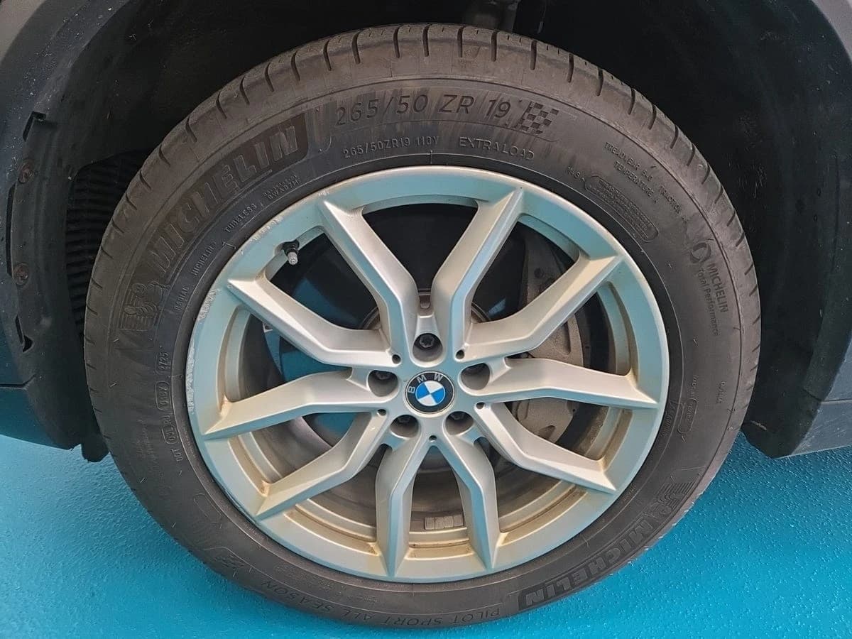 2019 BMW X5 xDrive50i — photo 2