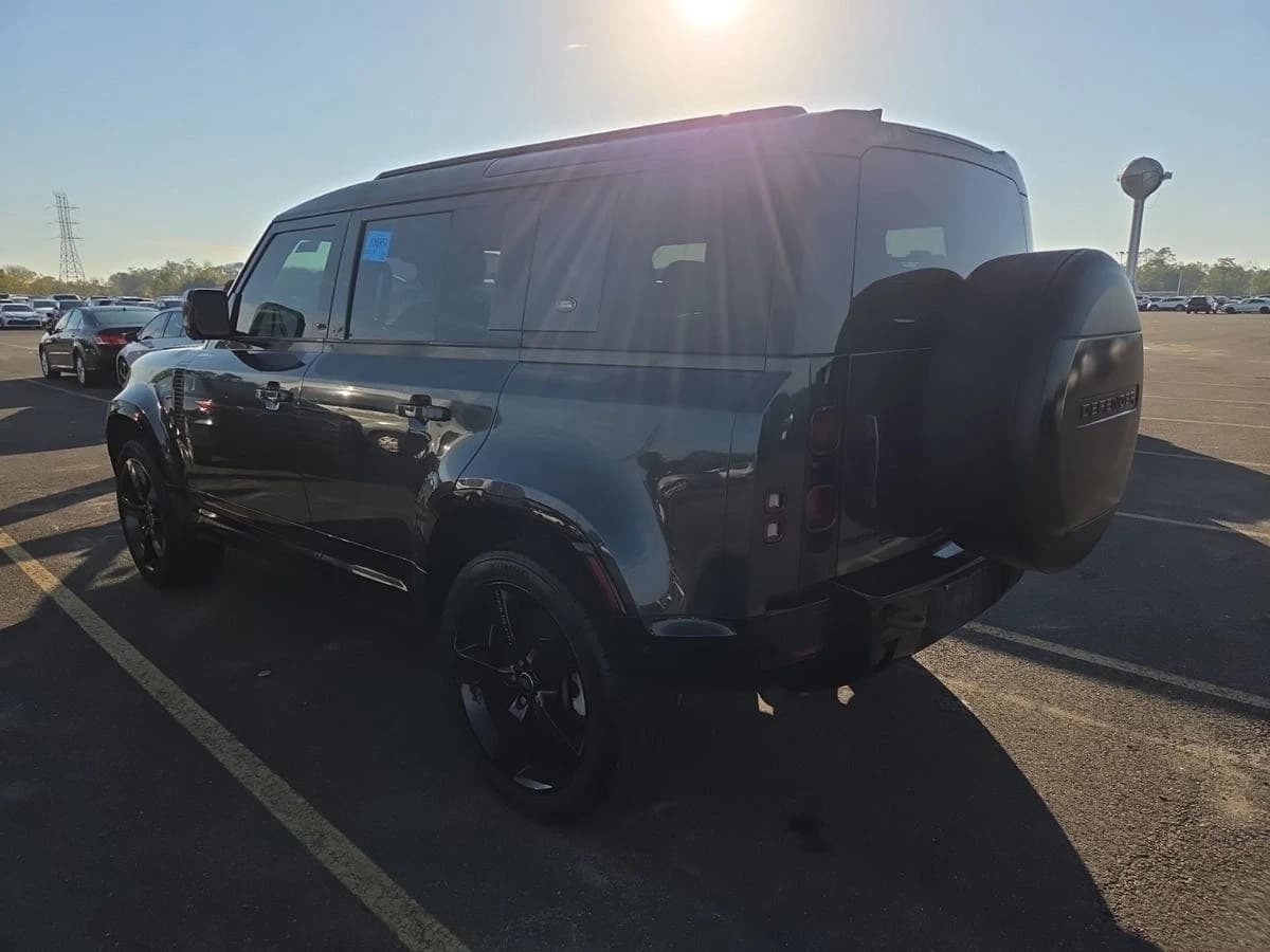 2022 Land Rover Defender X-Dynamic HSE — photo 3