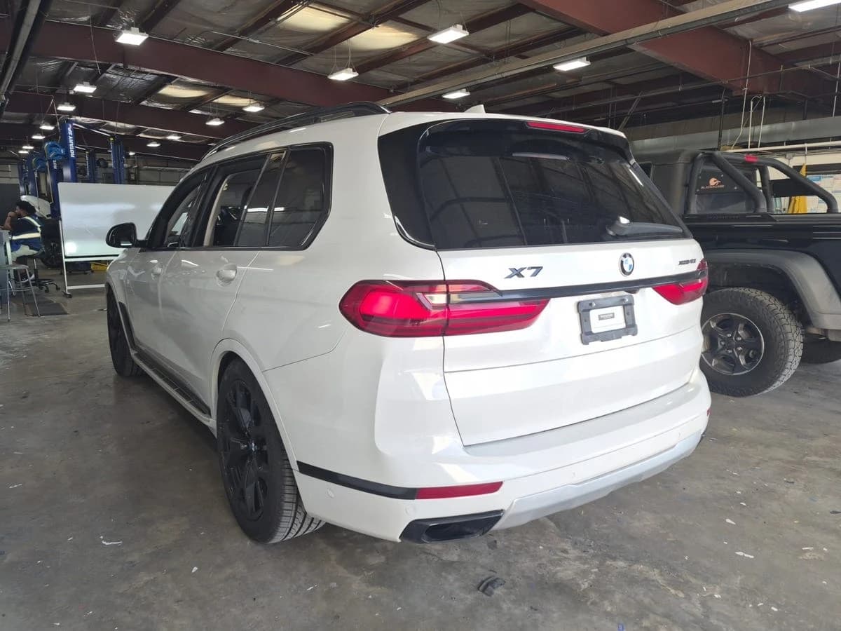 2020 BMW X7 xDrive40i — photo 3