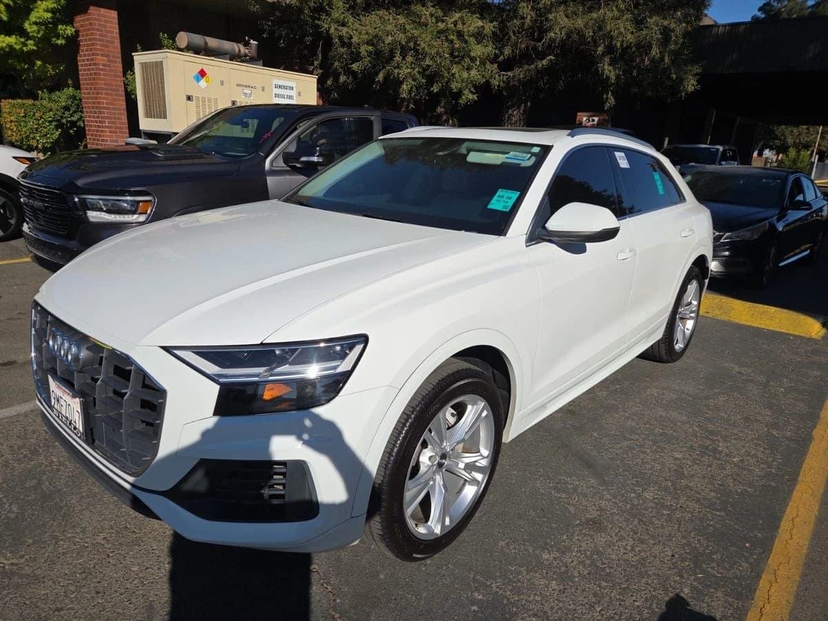 2019 Audi Q8 Premium — photo 1
