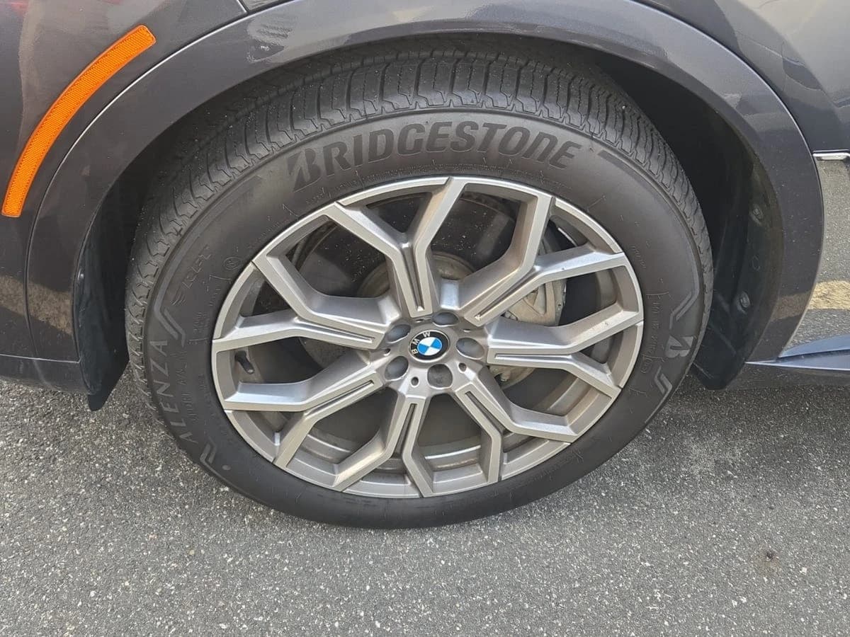 2019 BMW X7 xDrive40i — photo 2