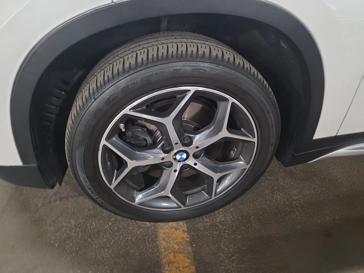 2018 BMW X1 xDrive28i — photo 2