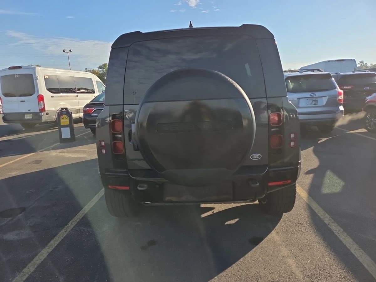 2022 Land Rover Defender X-Dynamic HSE — photo 4