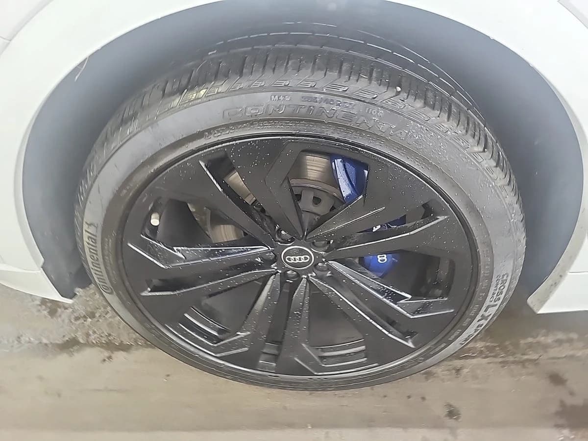 2019 Audi Q8 Premium Plus — photo 2