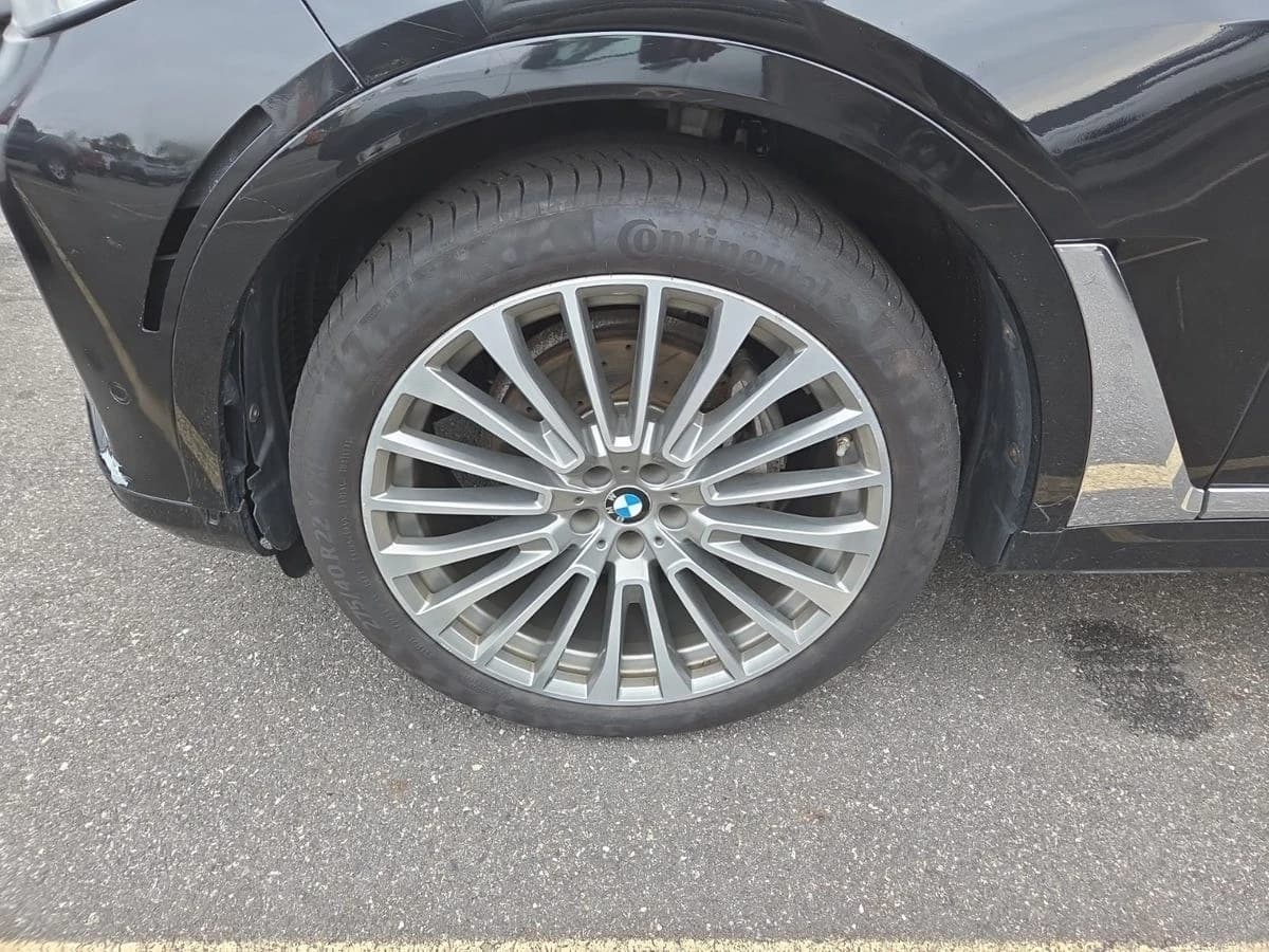 2019 BMW X7 xDrive40i — photo 2