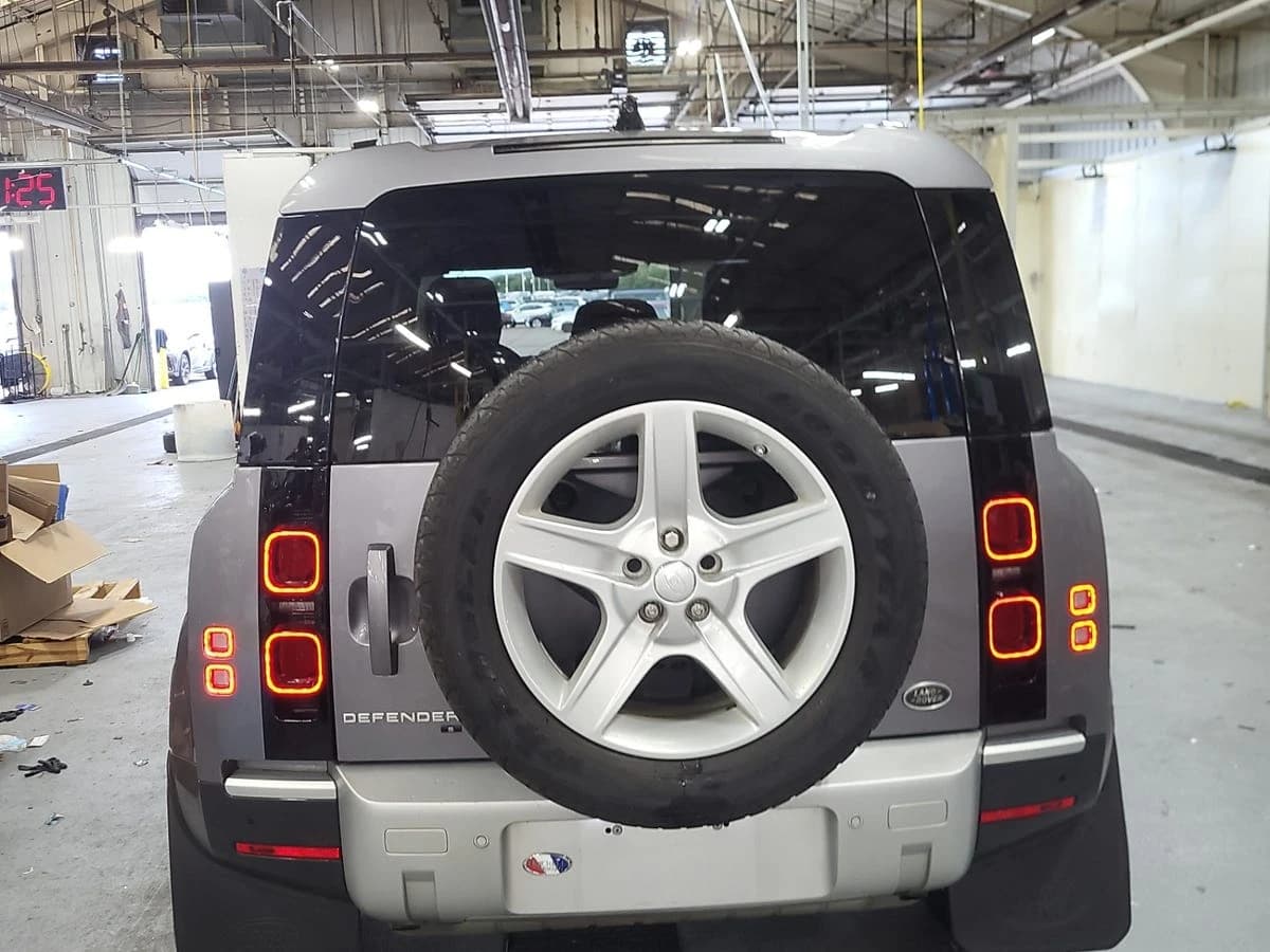 2020 Land Rover Defender S — photo 5