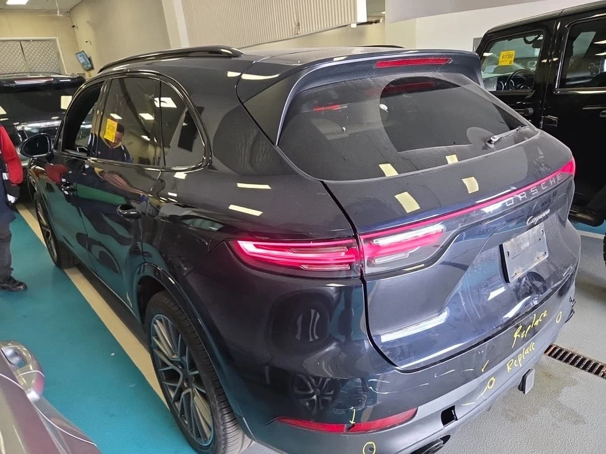 2022 Porsche Cayenne Platinum Edition — photo 3