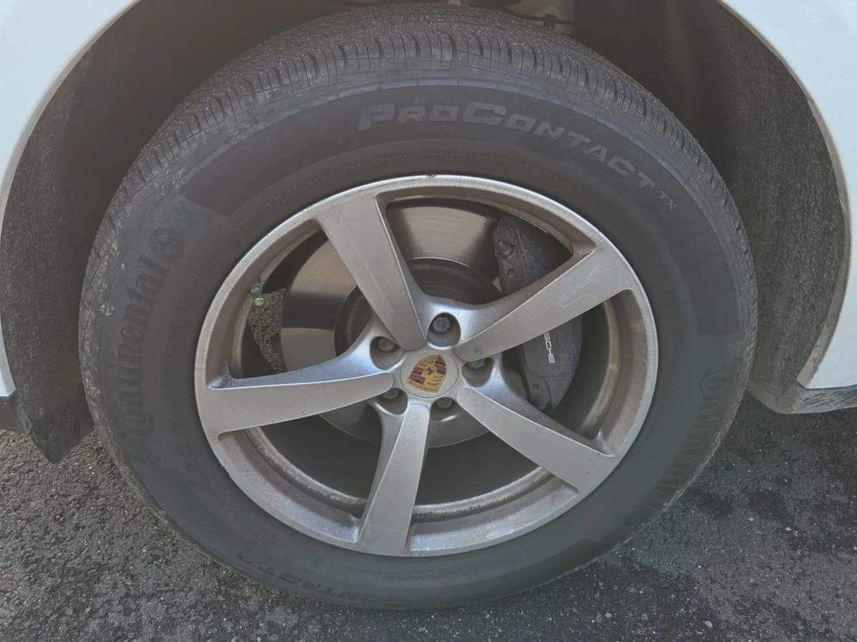 2020 Porsche Macan 2.0L H-4 DI T/C Macan Base 4D SAV 4D — photo 2