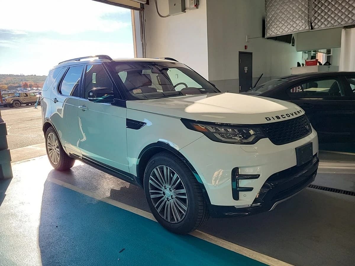 2018 Land Rover Discovery HSE Luxury — photo 6