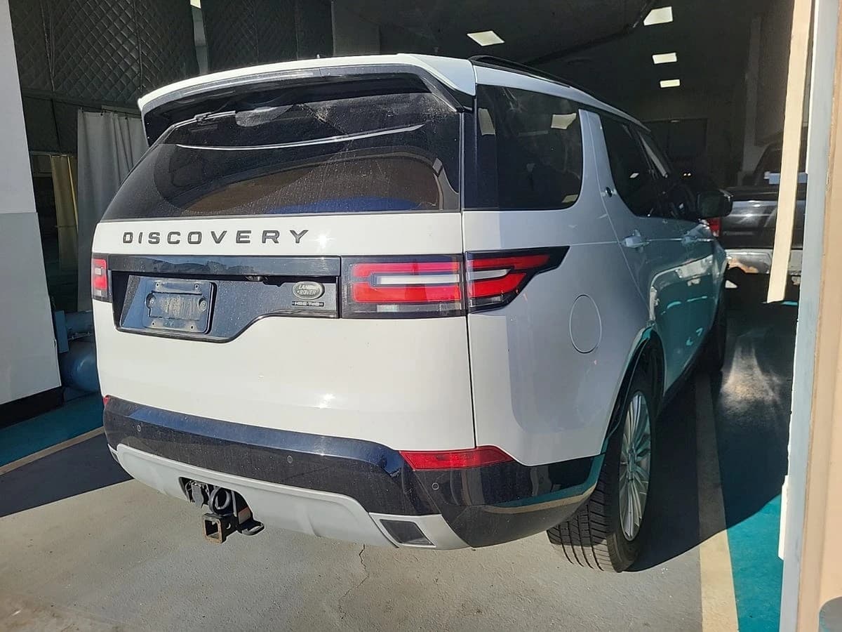 2018 Land Rover Discovery HSE Luxury — photo 5