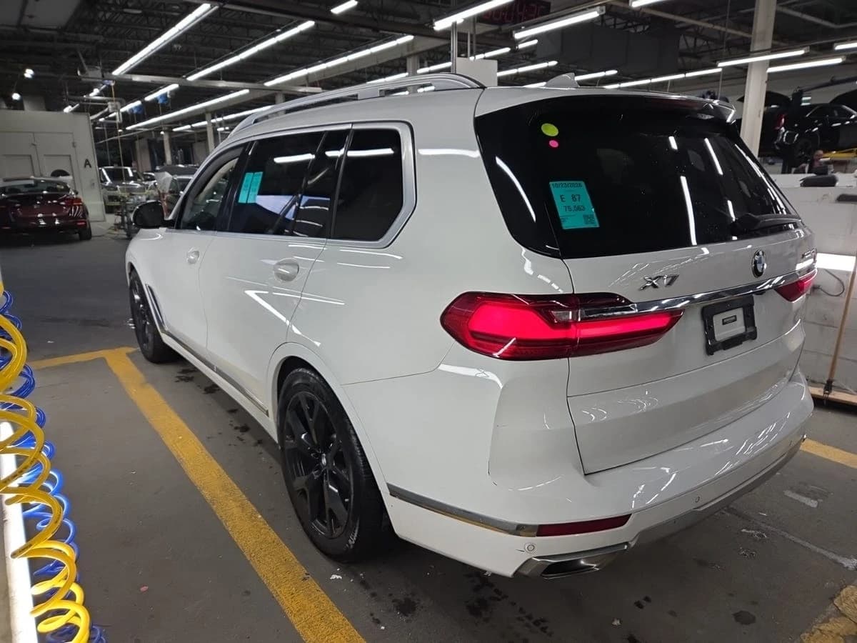 2021 BMW X7 xDrive40i — photo 3