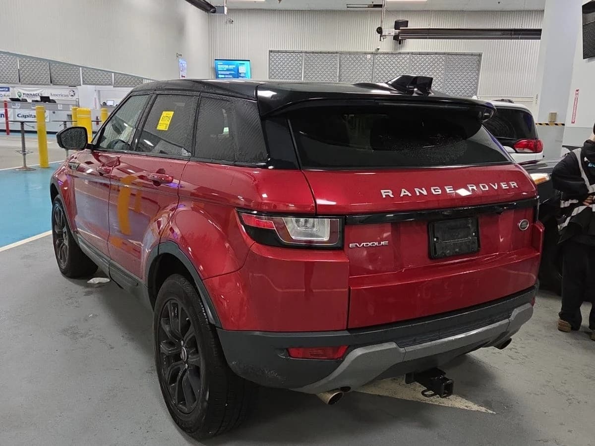 2019 Land Rover Range Rover Evoque SE — photo 3