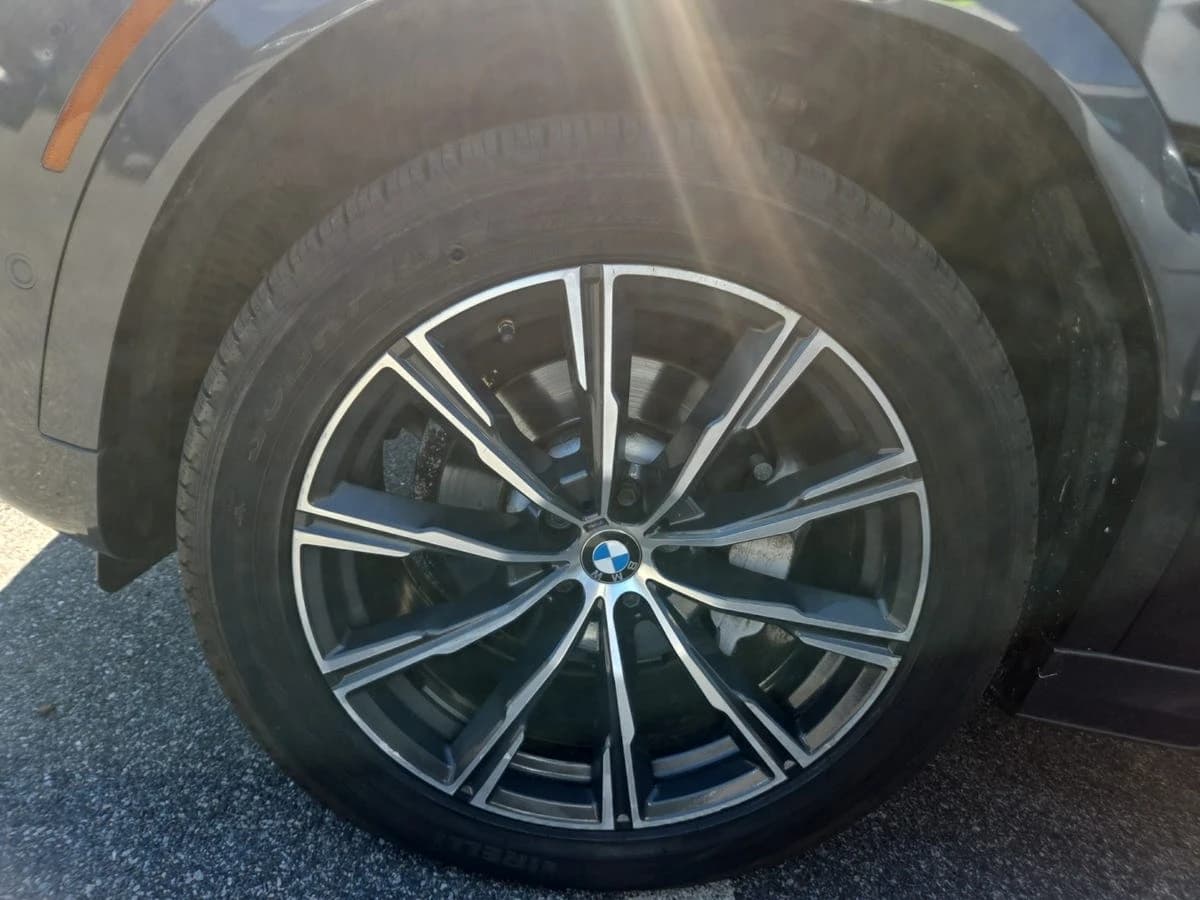 2021 BMW X6 xDrive40i — photo 2