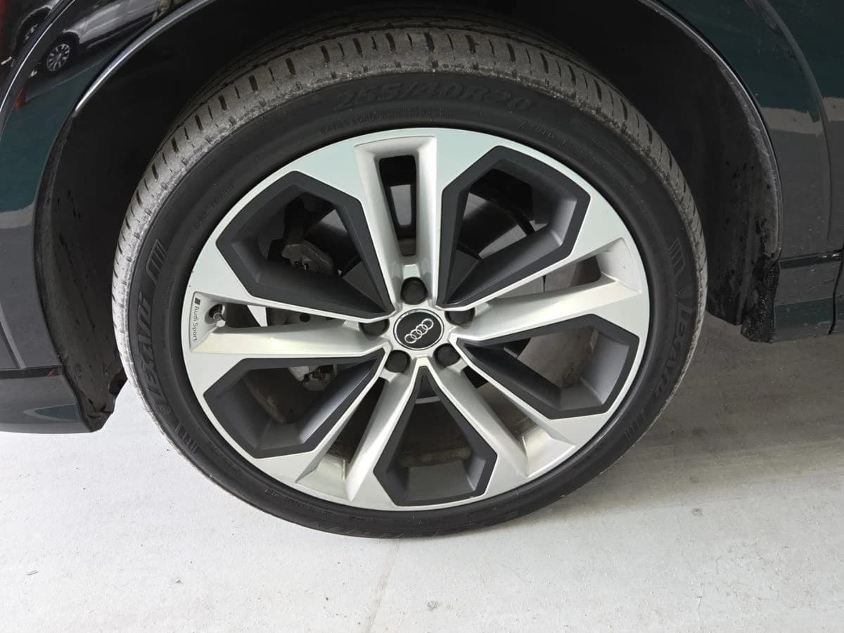 2019 Audi Q3 S line Prestige — photo 2