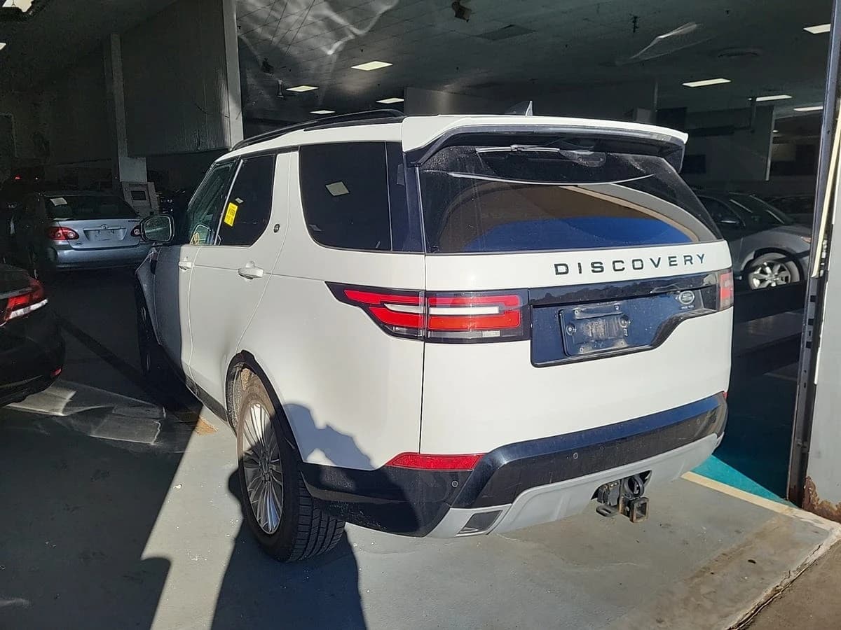 2018 Land Rover Discovery HSE Luxury — photo 3
