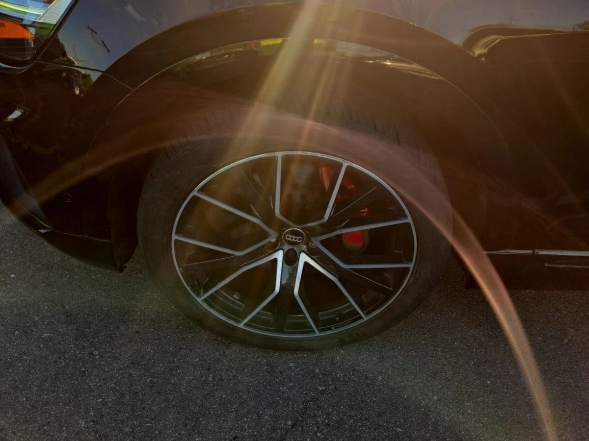 2019 Audi Q8 Premium Plus — photo 2