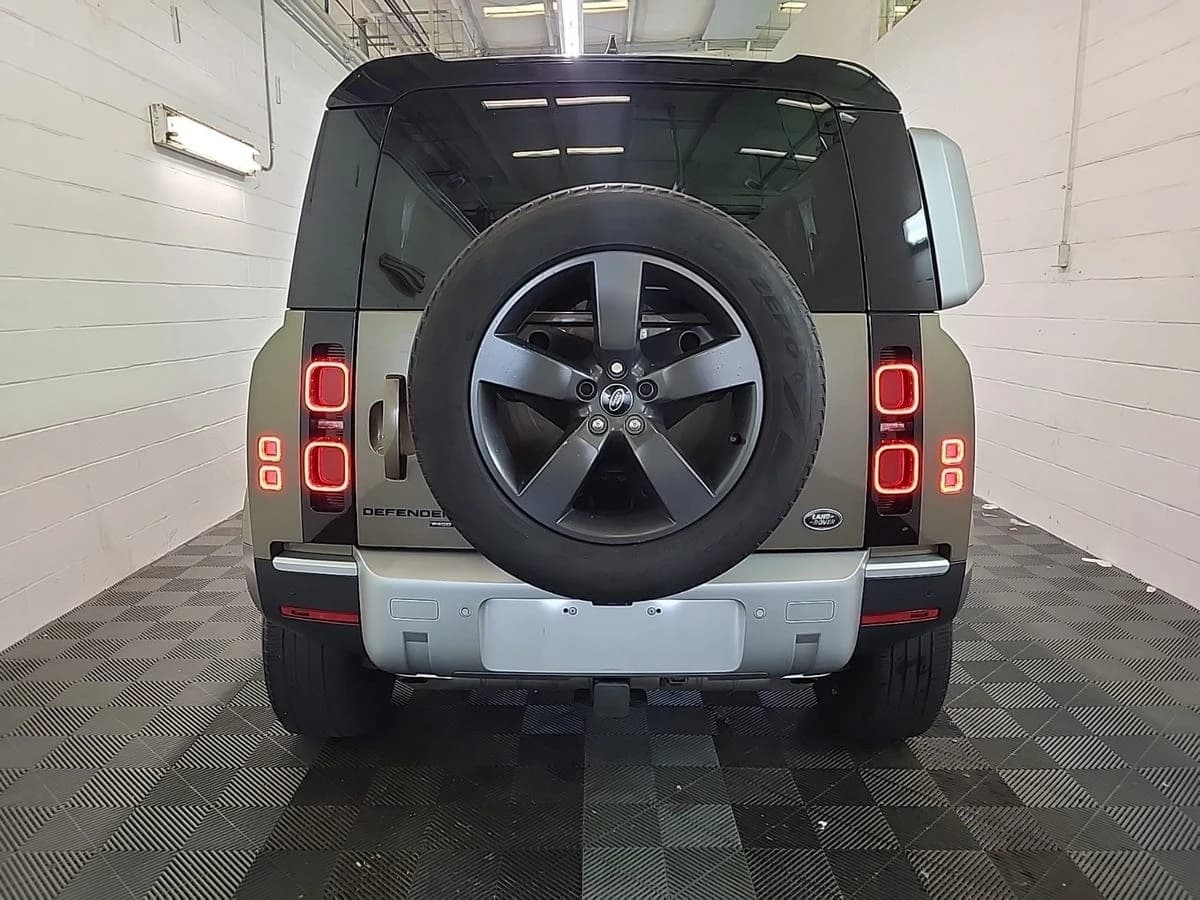 2022 Land Rover Defender SE — photo 5