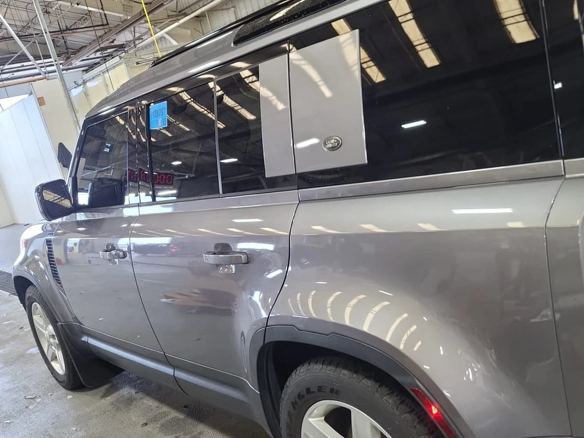 2020 Land Rover Defender S — photo 3