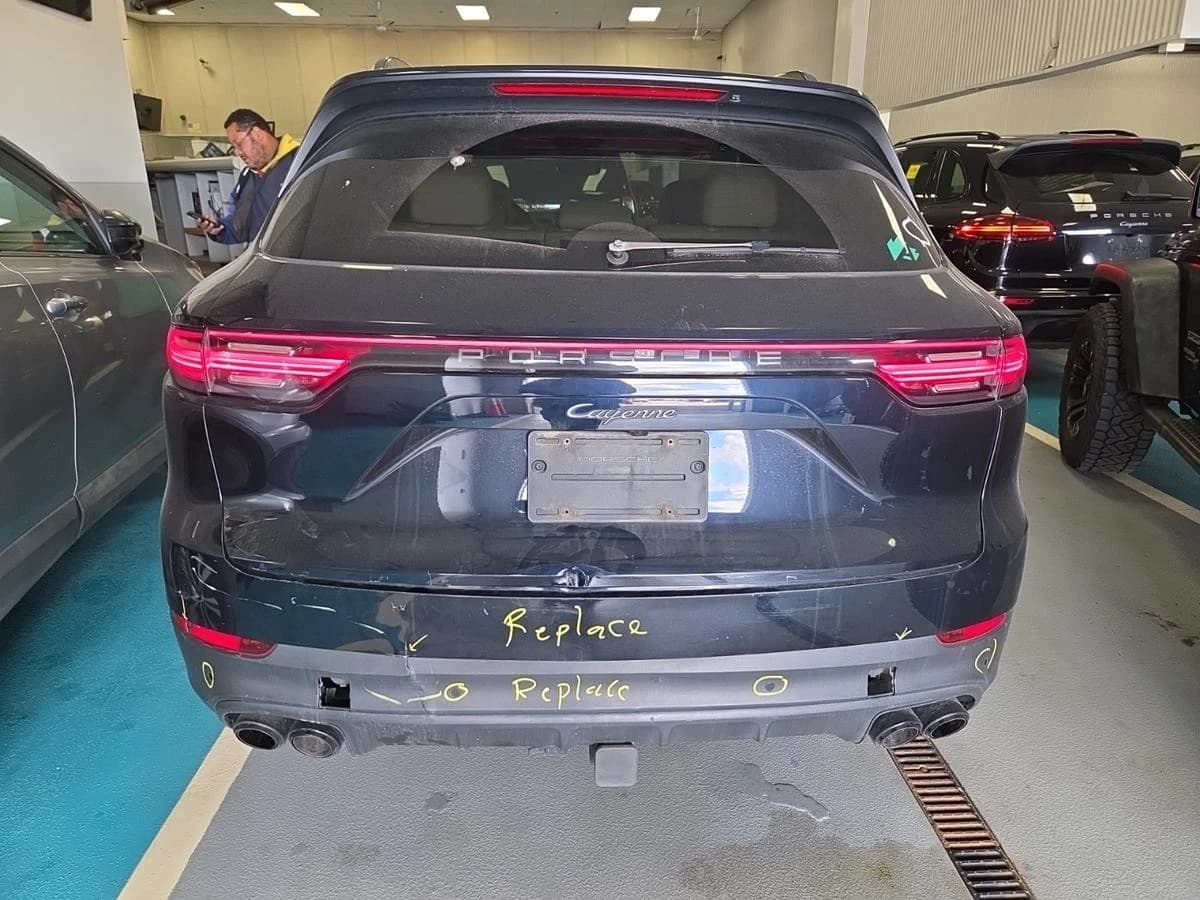 2022 Porsche Cayenne Platinum Edition — photo 4