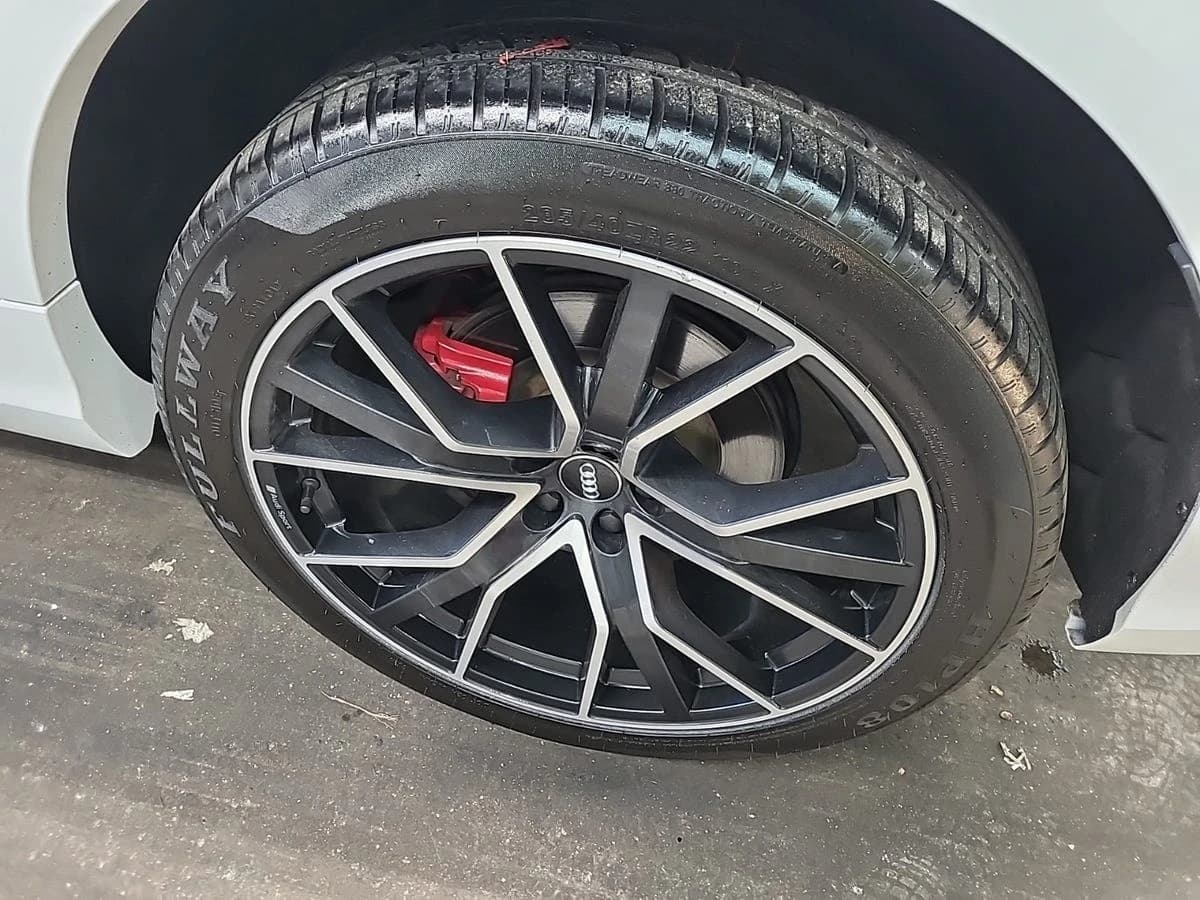 2019 Audi Q8 Prestige — photo 4