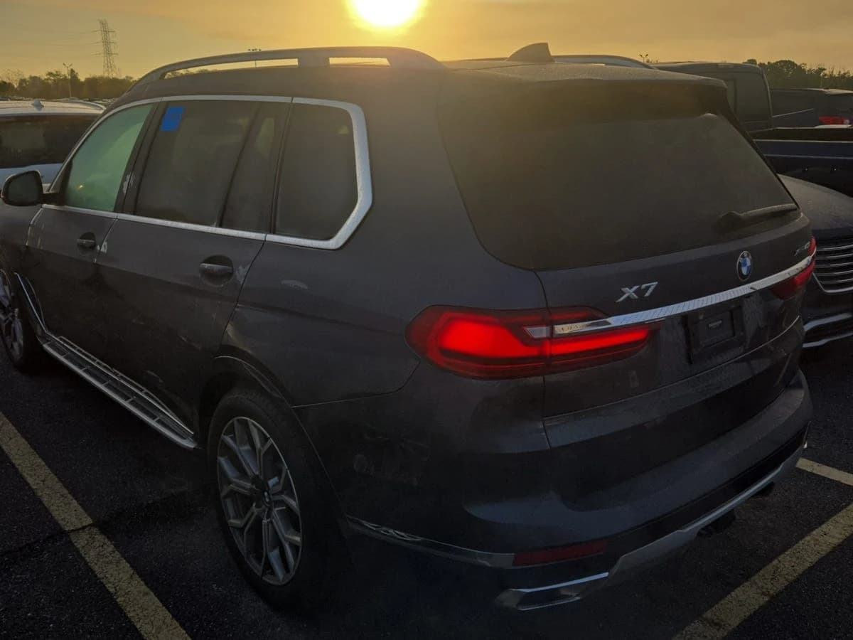 2019 BMW X7 xDrive40i — photo 3