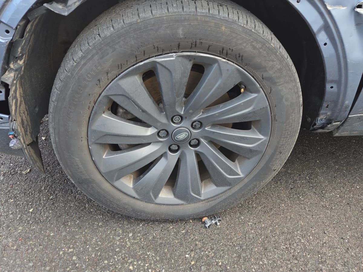 2021 Land Rover Discovery Sport S — photo 2