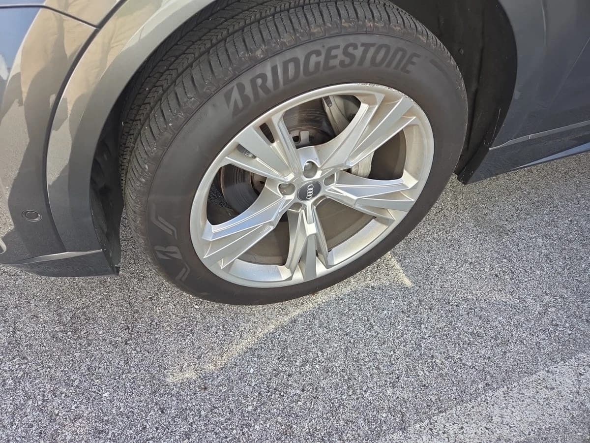 2019 Audi Q8 Premium Plus — photo 2