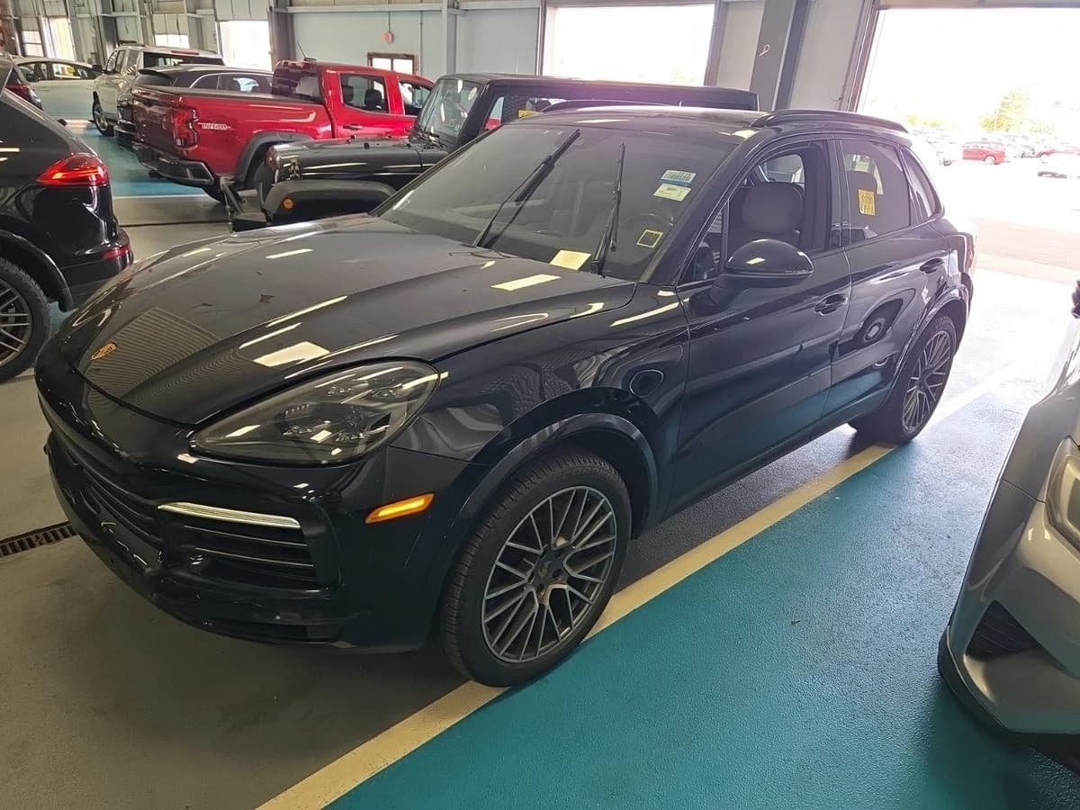 2022 Porsche Cayenne Platinum Edition — photo 1