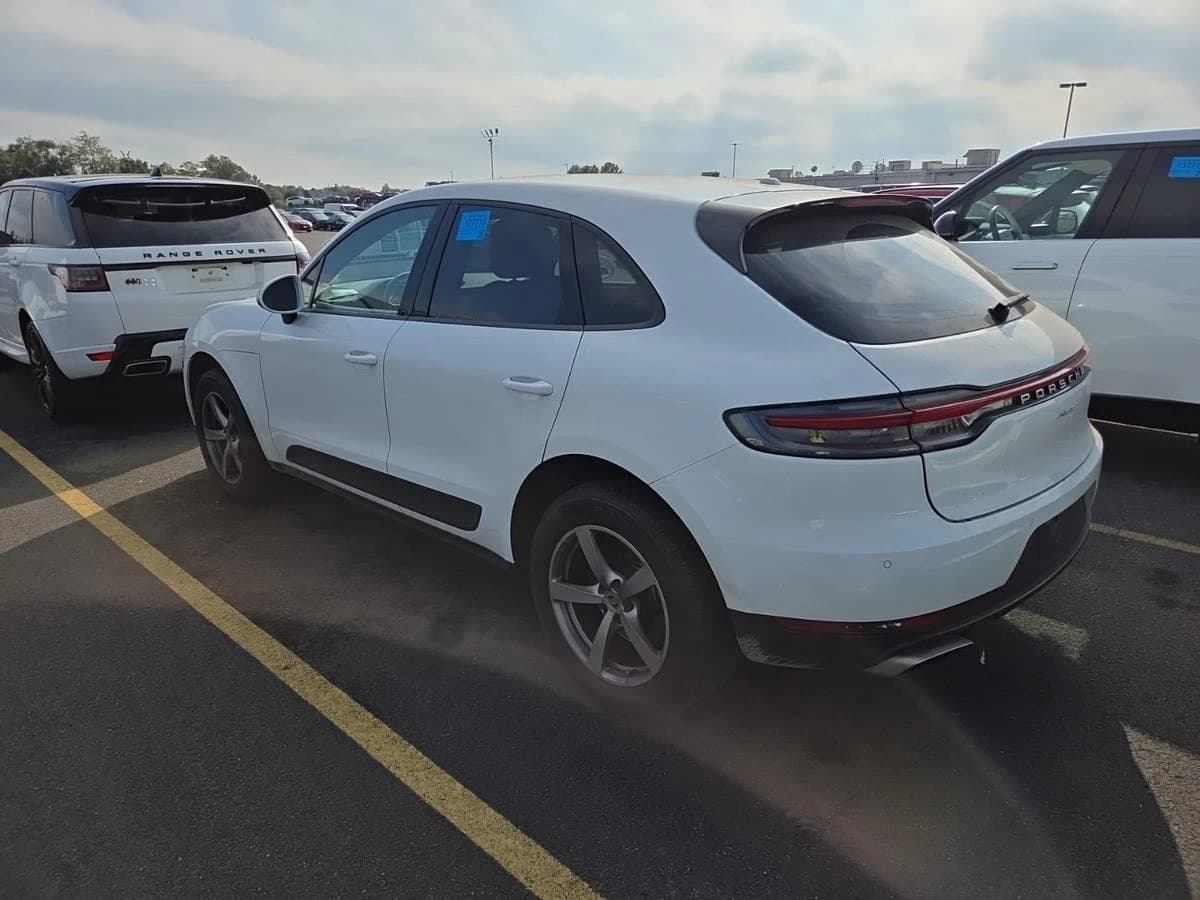 2020 Porsche Macan 2.0L H-4 DI T/C Macan Base 4D SAV 4D — photo 3