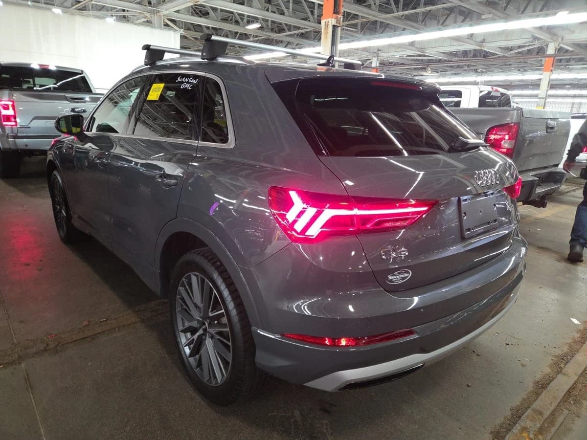 2022 Audi Q3 Premium — photo 3