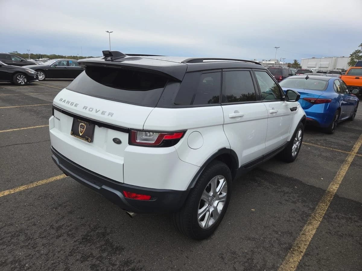 2018 Land Rover Range Rover Evoque SE — photo 5