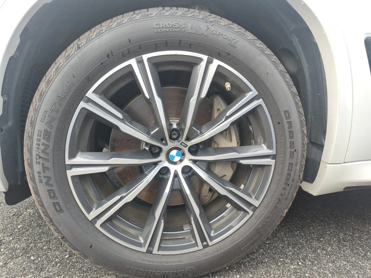 2019 BMW X5 xDrive50i — photo 2