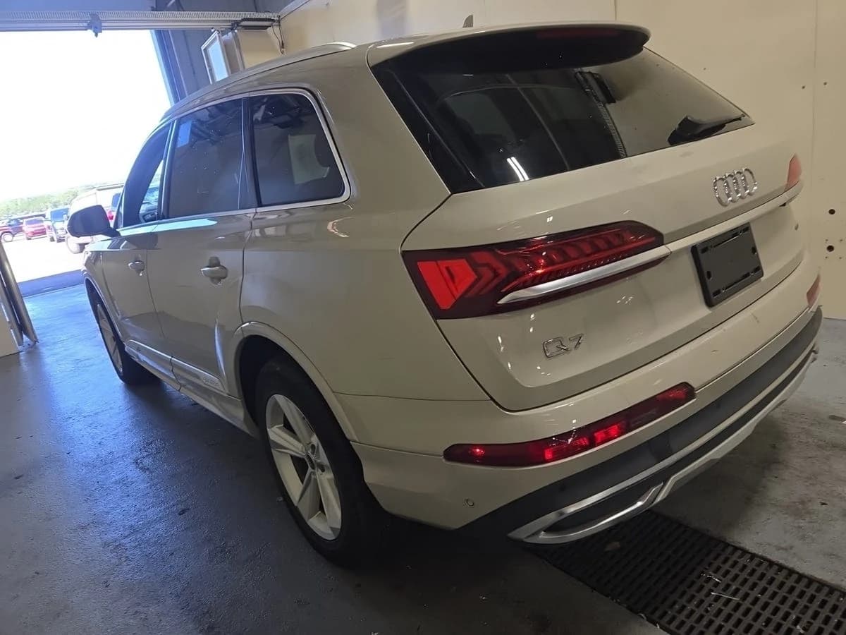 2022 Audi Q7 Premium Plus — photo 3