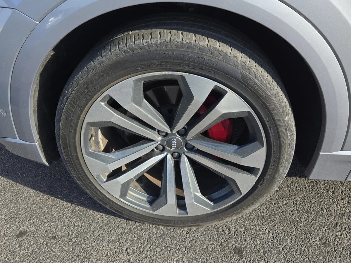 2019 Audi Q8 Premium Plus — photo 2