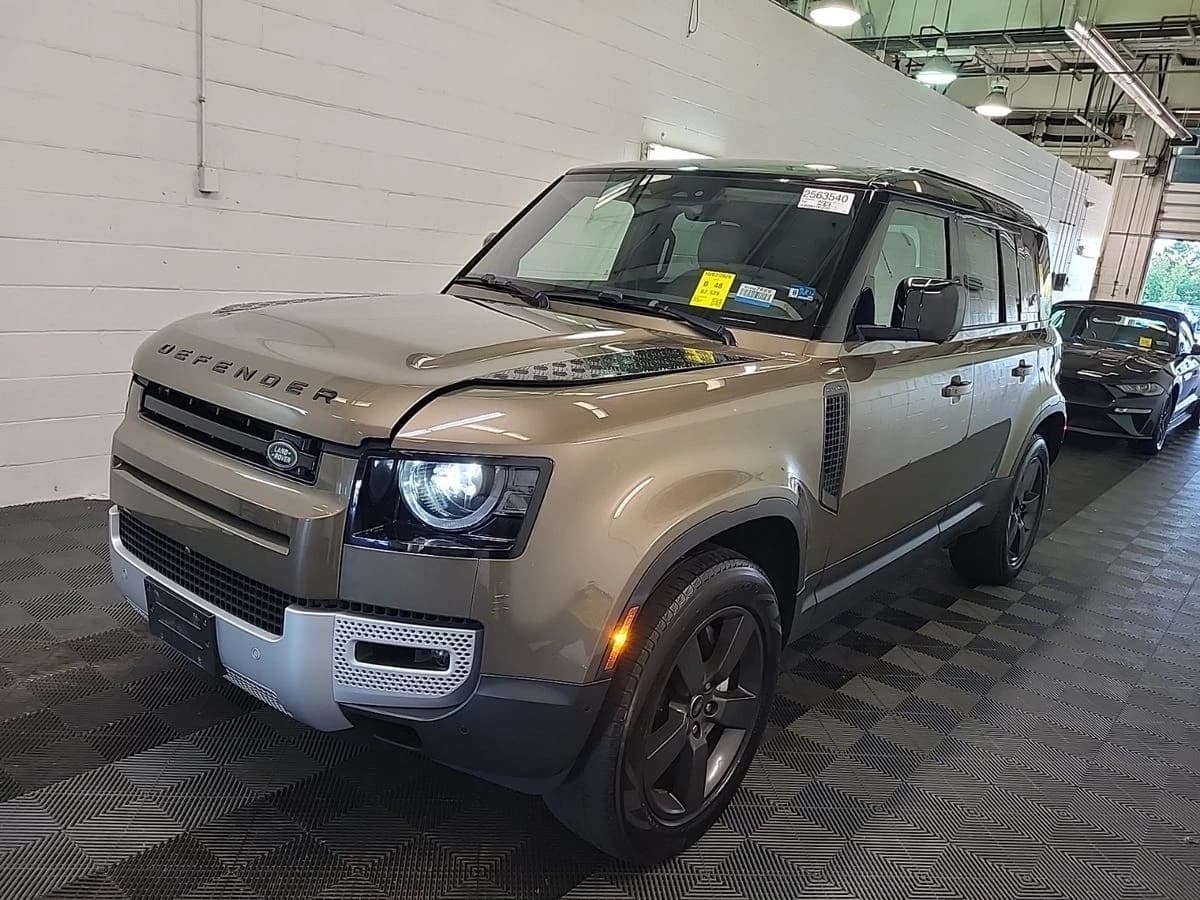 2022 Land Rover Defender SE — photo 1